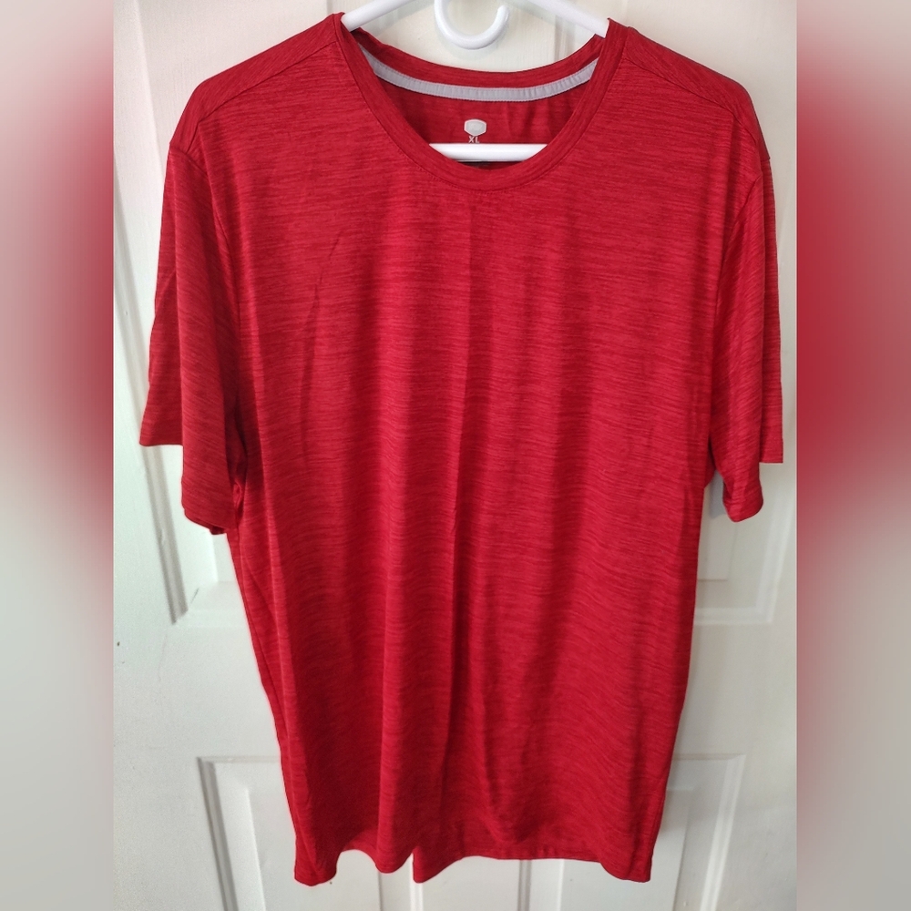 Men's t shirt size XL